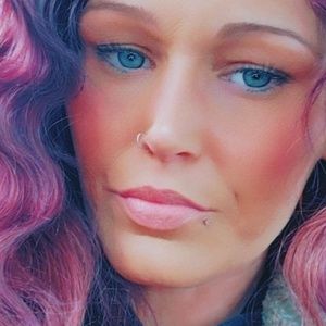 Meet your Posher, Dominique